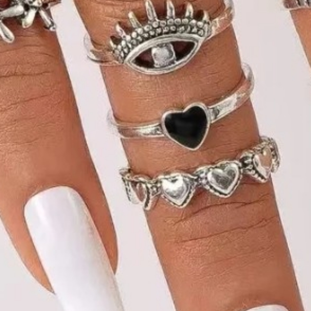 Stylish 925 Silver Plated Black Heart Ring Size 7 - Picture 4 of 4